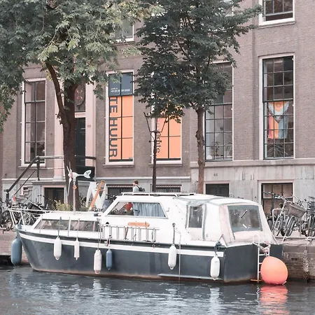 Aqua Botel